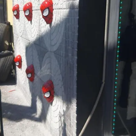 Spiderman House Aeroporto di Catania Fontana Rossa