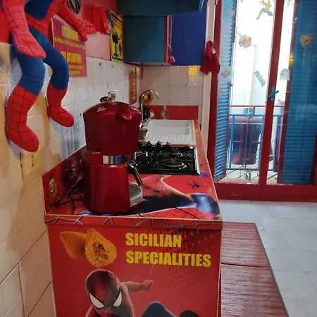 Affittacamere Spiderman House Aeroporto di Catania Fontana Rossa