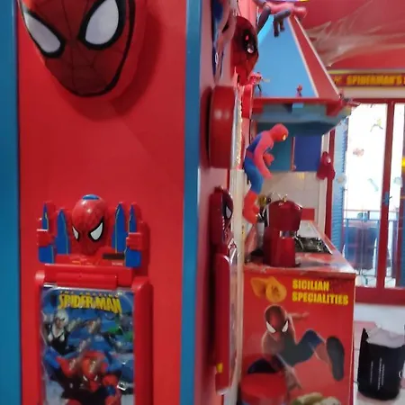 Spiderman House Pensionat 3*
