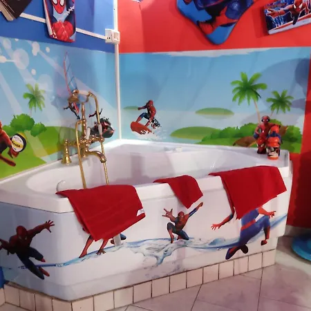 Spiderman House Pensionat 3*