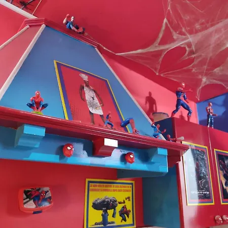 Spiderman House Pensionat 3*