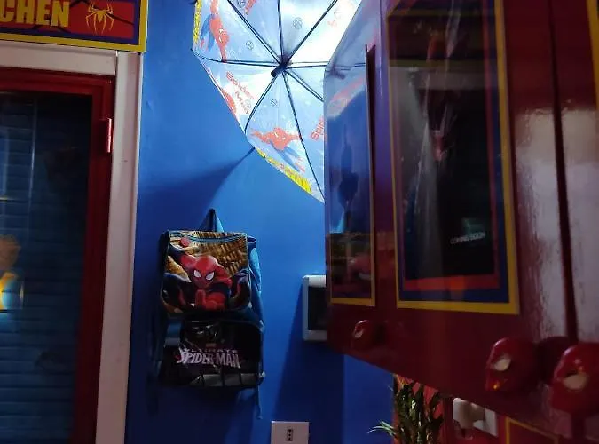 Spiderman House 招待所 3*